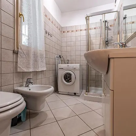 Lägenhet Di - In Centro A 1 Min Da E Stazione - Wifi