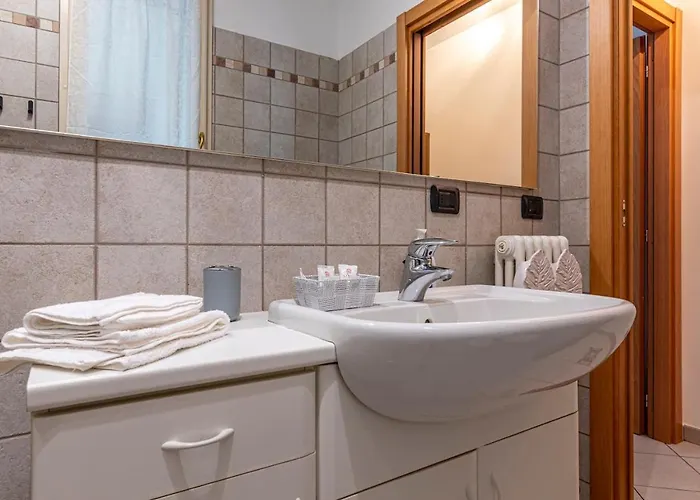 דירה Di - In Centro A 1 Min Da E Stazione - Wifi